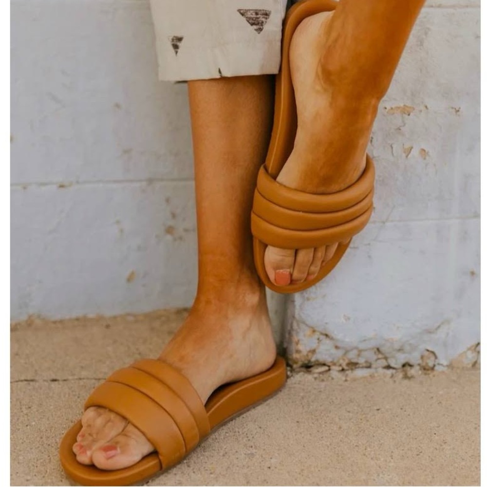 Seychelles Lowkey Leather Slide (Tan) - size 7